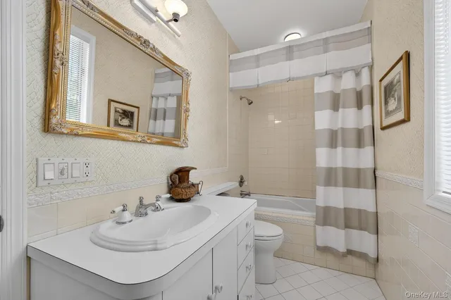 $3,500,000 | 1 Hunting Lane, Old Westbury, NY 11568