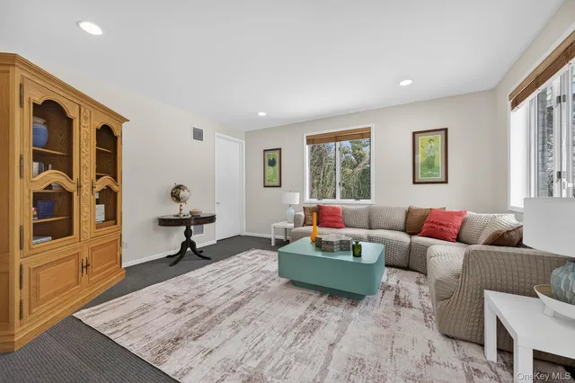 $3,500,000 | 1 Hunting Lane, Old Westbury, NY 11568