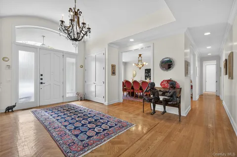 $3,500,000 | 1 Hunting Lane, Old Westbury, NY 11568