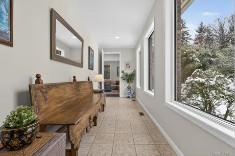 $3,500,000 | 1 Hunting Lane, Old Westbury, NY 11568