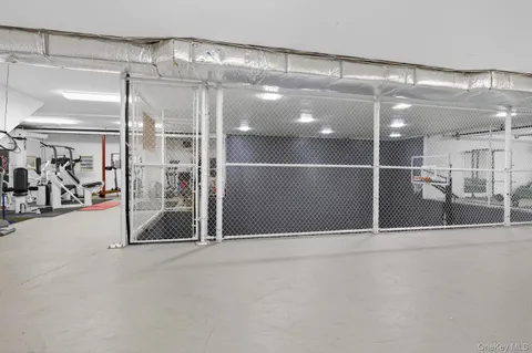 $3,500,000 | 1 Hunting Lane, Old Westbury, NY 11568