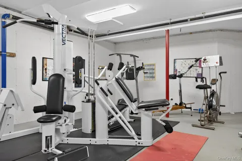 $3,500,000 | 1 Hunting Lane, Old Westbury, NY 11568