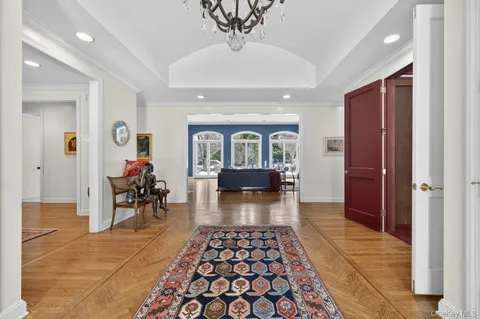 $3,500,000 | 1 Hunting Lane, Old Westbury, NY 11568