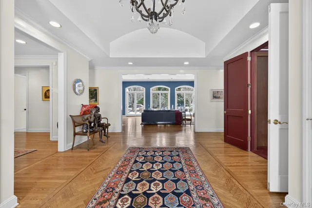 $3,500,000 | 1 Hunting Lane, Old Westbury, NY 11568