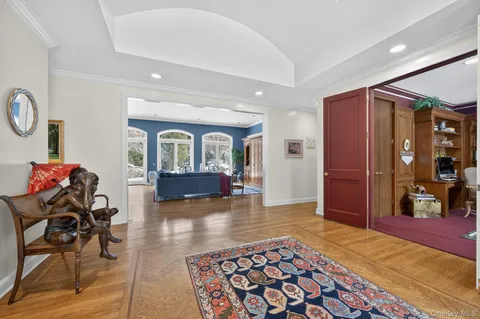 $3,500,000 | 1 Hunting Lane, Old Westbury, NY 11568