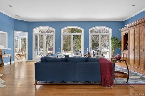 $3,500,000 | 1 Hunting Lane, Old Westbury, NY 11568