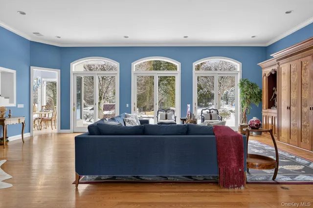 $3,500,000 | 1 Hunting Lane, Old Westbury, NY 11568