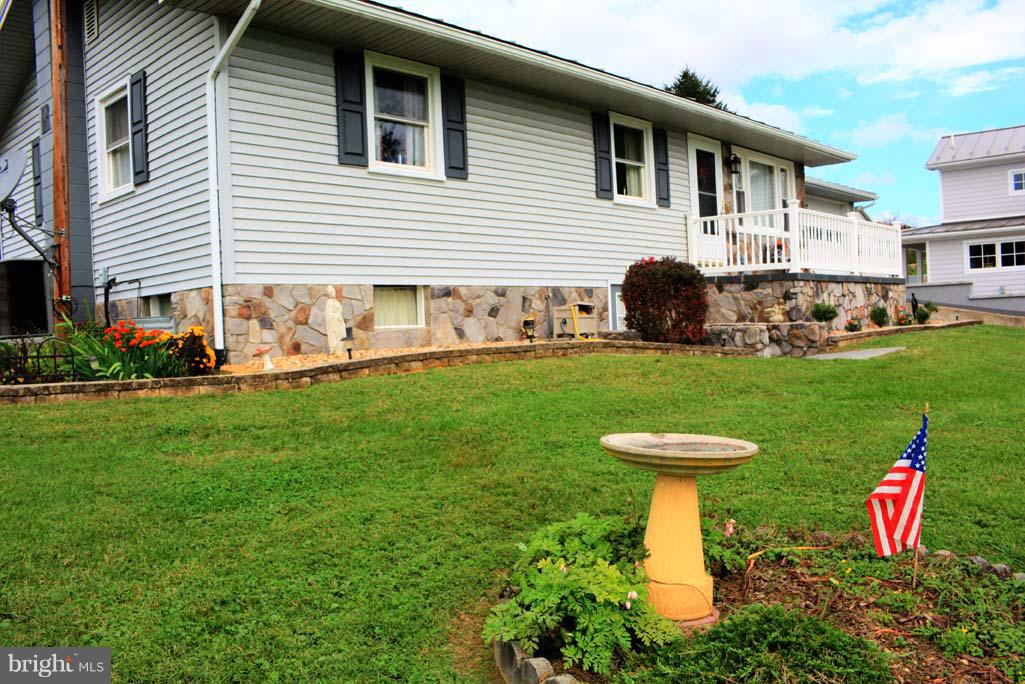 111 Lodge Hall Road Mount Jackson, VA 22842 - Photo 4 of 29 Well Landscaped Property