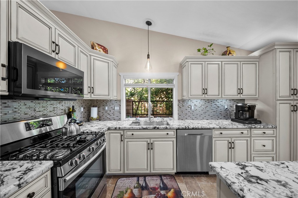 27908 Rainier Road Castaic, CA 91384 - Photo 22 of 41