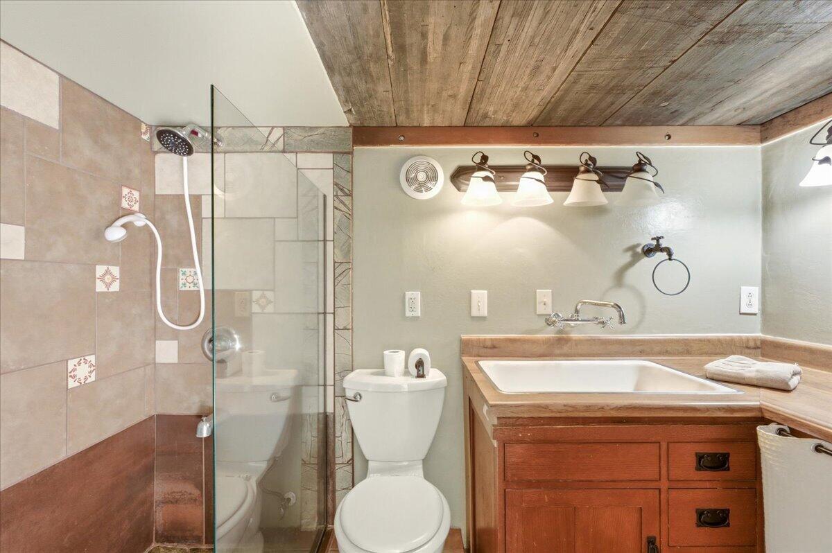 609 Eiler Road Mount Shasta, CA 96067 - Photo 18 of 35 a bathroom with a sink and mirror