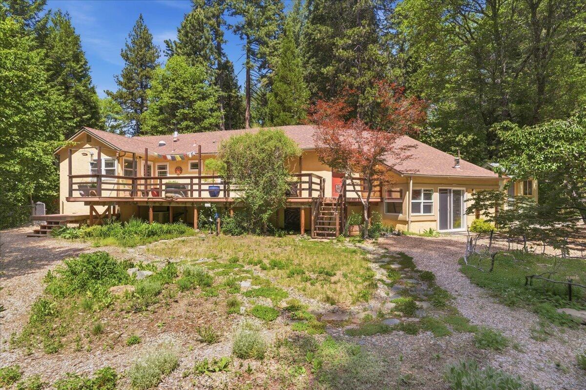 609 Eiler Road Mount Shasta, CA 96067 - Photo 2 of 35 front view of a house with a yard