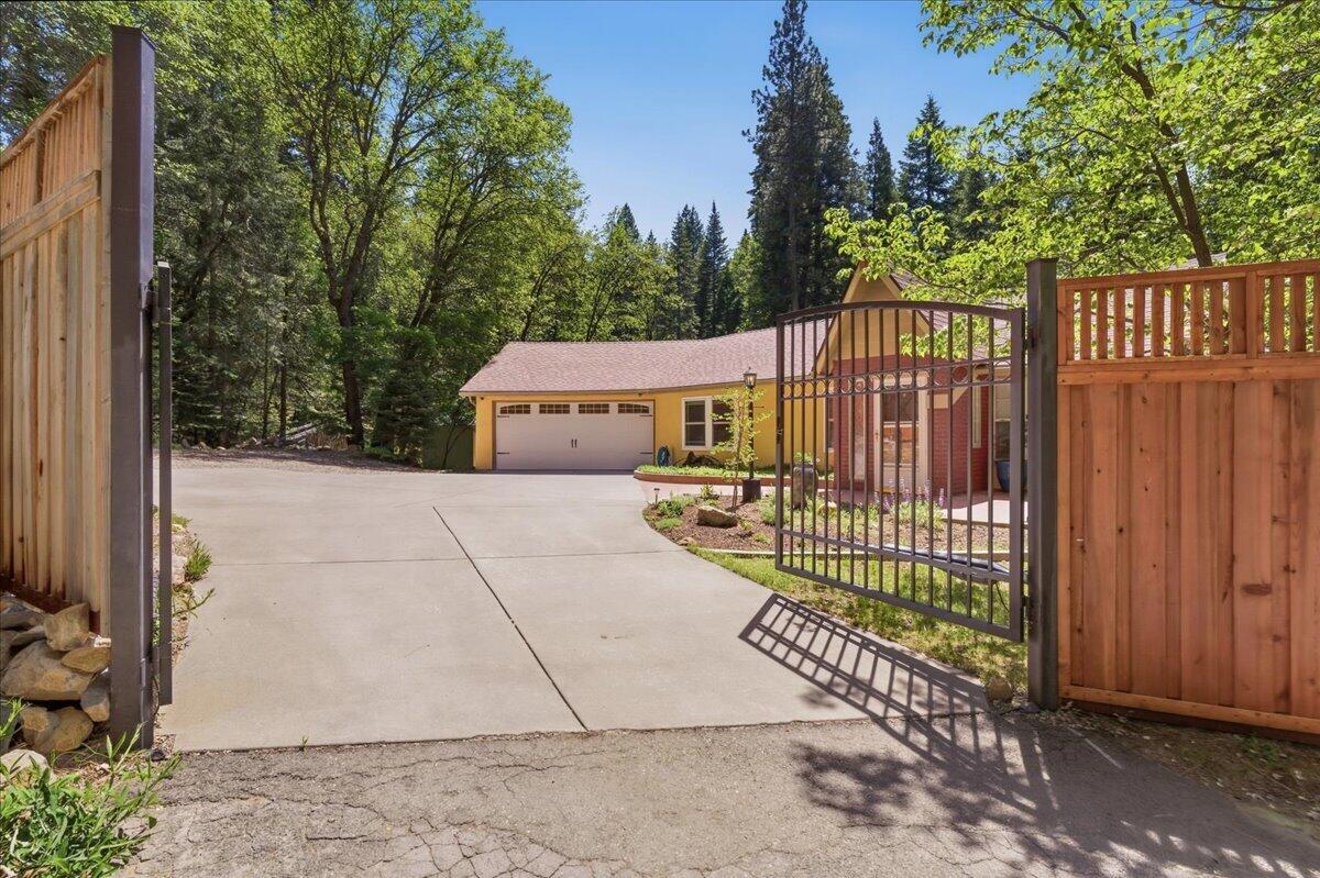 609 Eiler Road Mount Shasta, CA 96067 - Photo 28 of 35 a view of a wrought iron gate