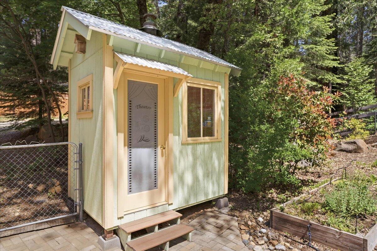 609 Eiler Road Mount Shasta, CA 96067 - Photo 29 of 35 a view of a small house with backyard
