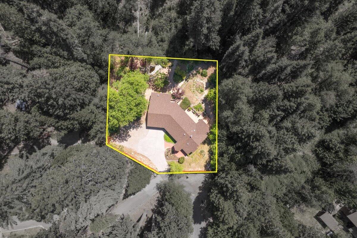 609 Eiler Road Mount Shasta, CA 96067 - Photo 33 of 35 a view of a back yard