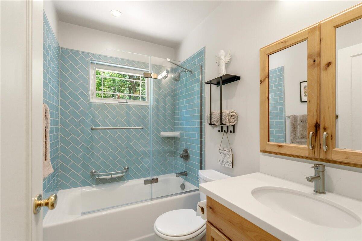 609 Eiler Road Mount Shasta, CA 96067 - Photo 9 of 35 a bathroom with a sink toilet and shower