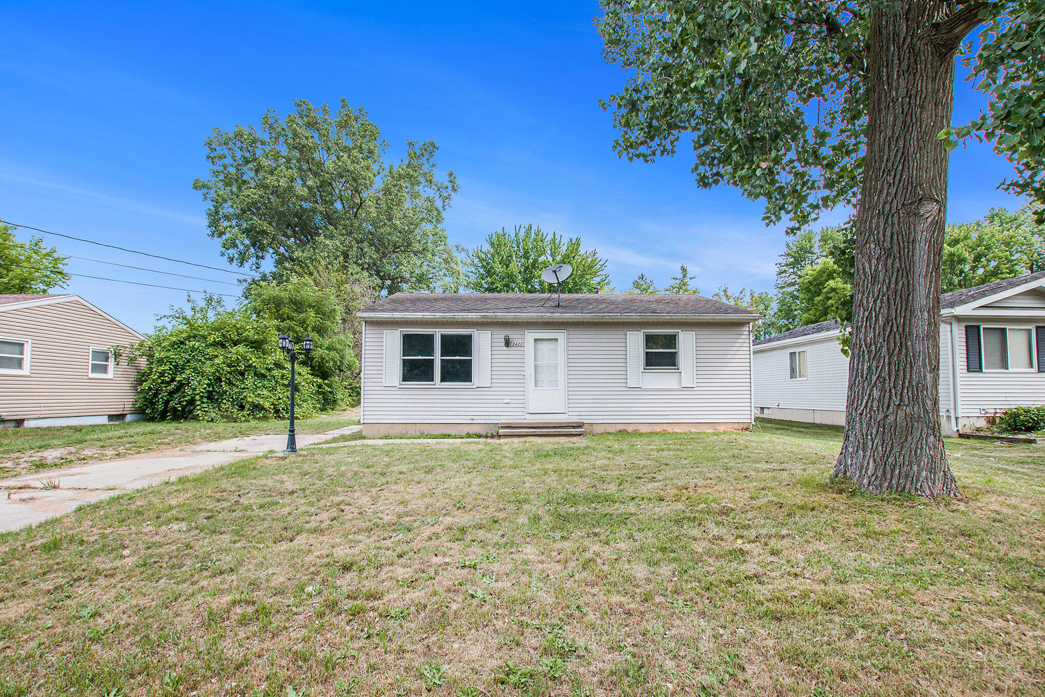 2420 Radford Road Lansing, MI 48911 - Photo 1 of 17 001_ndp7180