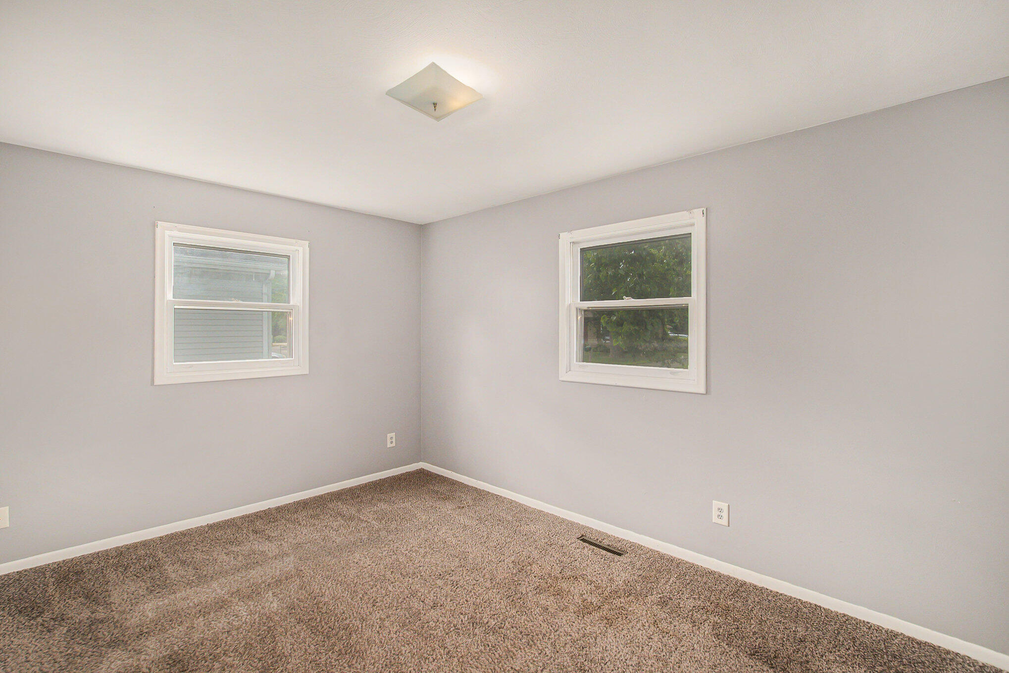 2420 Radford Road Lansing, MI 48911 - Photo 11 of 17 013_ndp7167