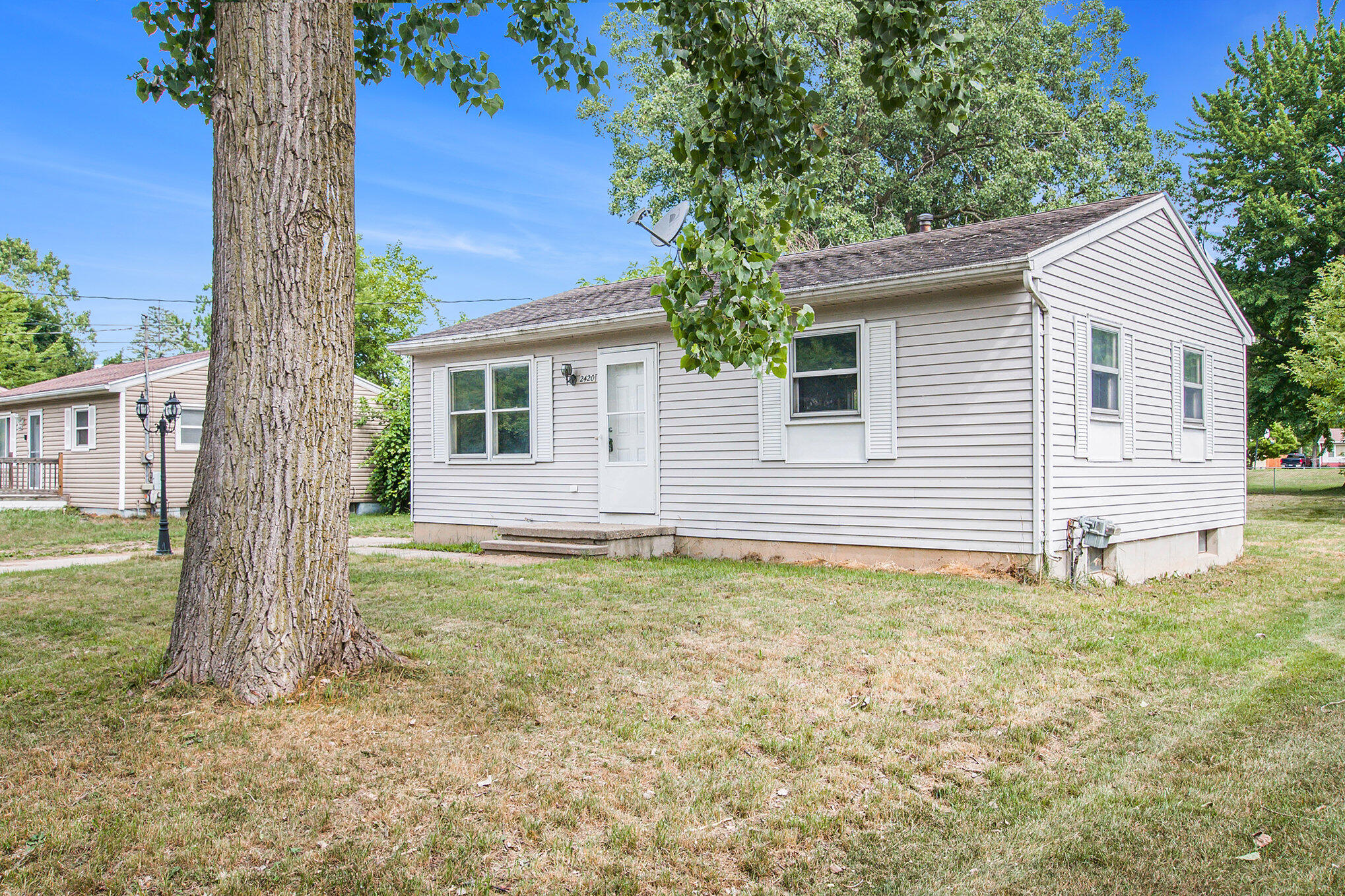 2420 Radford Road Lansing, MI 48911 - Photo 3 of 17 002_ndp7179