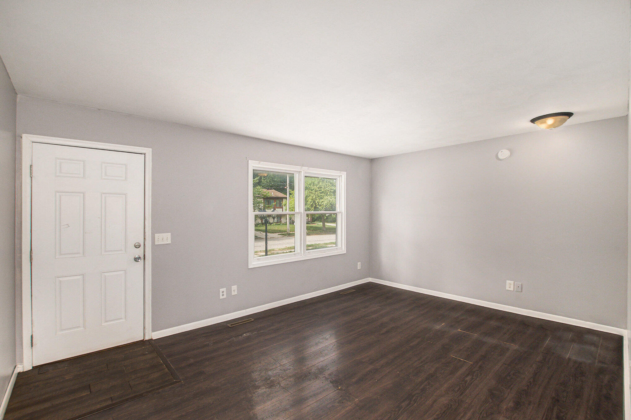 2420 Radford Road Lansing, MI 48911 - Photo 4 of 17 006_ndp7148