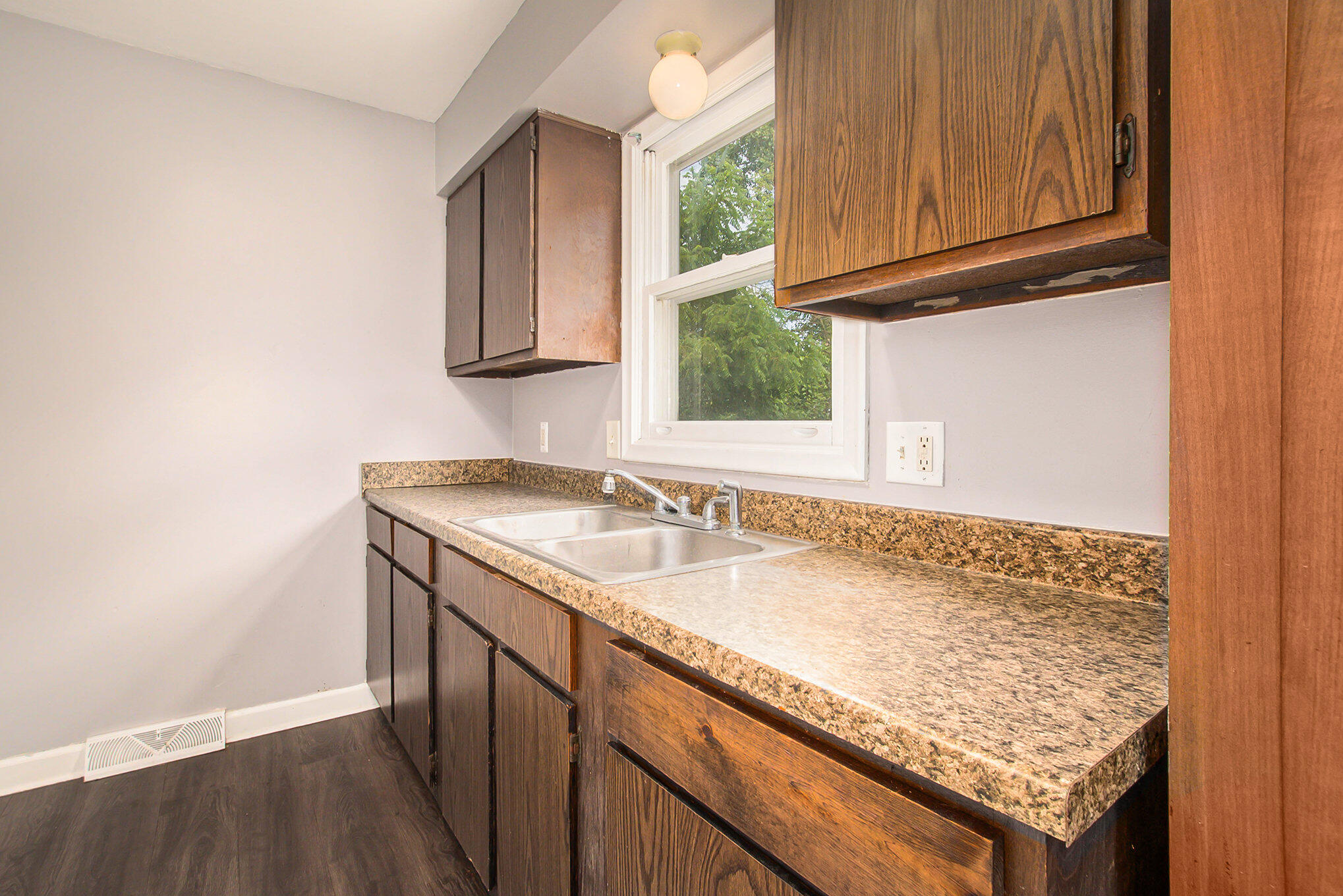 2420 Radford Road Lansing, MI 48911 - Photo 6 of 17 008_ndp7161