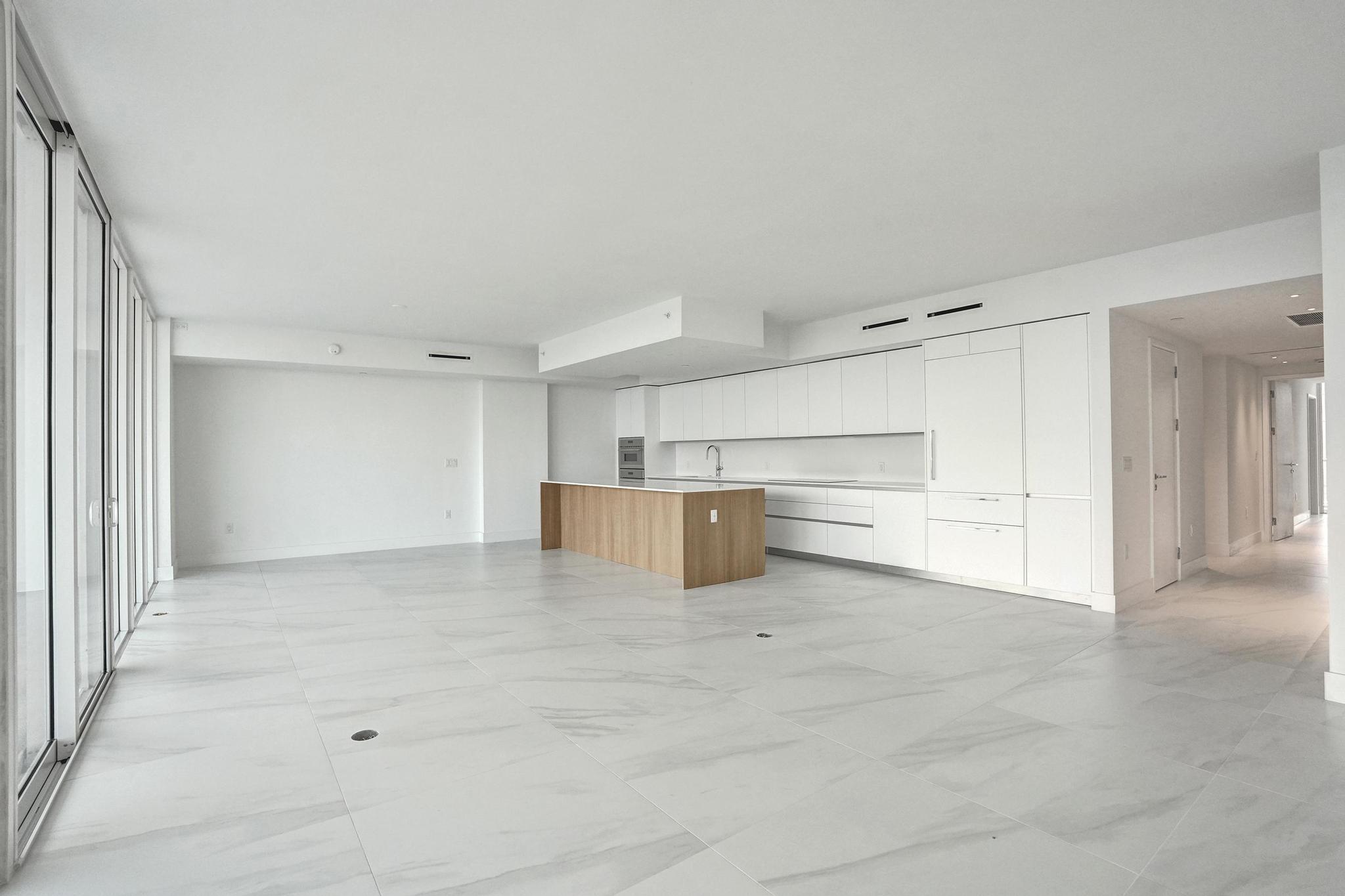 407 North Riverside Drive, Unit 303 Pompano Beach, FL 33062 - Photo 9 of 74 DSC06891