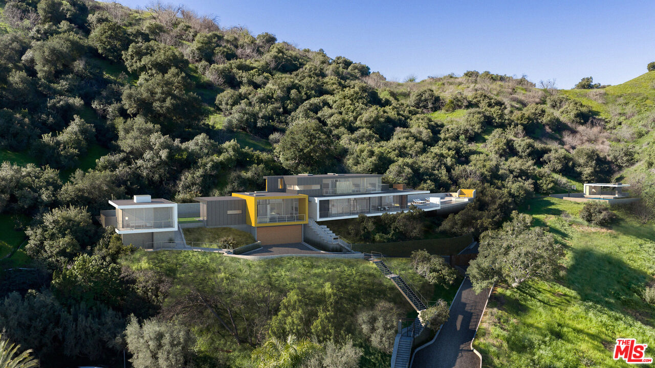 12340 Viewcrest Road Studio City, CA 91604 - Photo 2 of 6