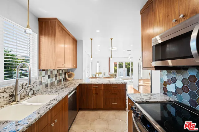 $7,200 | 2152 Parnell Avenue, Los Angeles, CA 90025