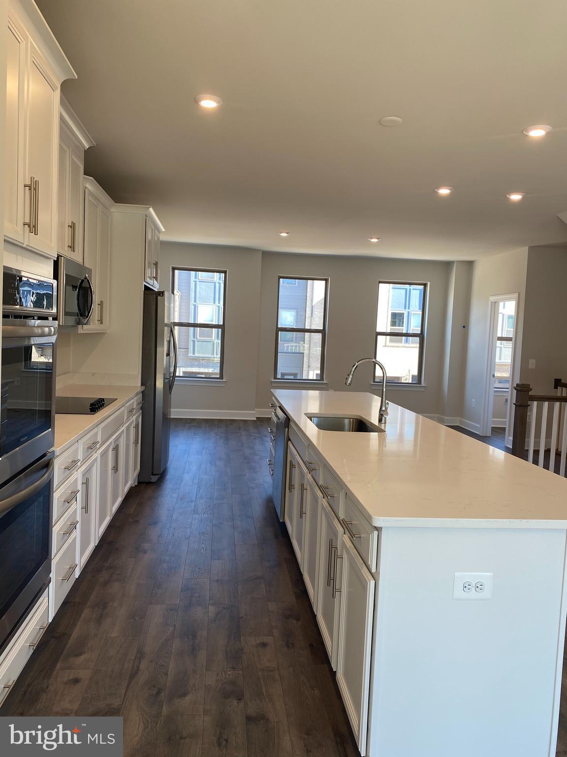 9878 Hopkins Loop Manassas, VA 20110 - Photo 18 of 29