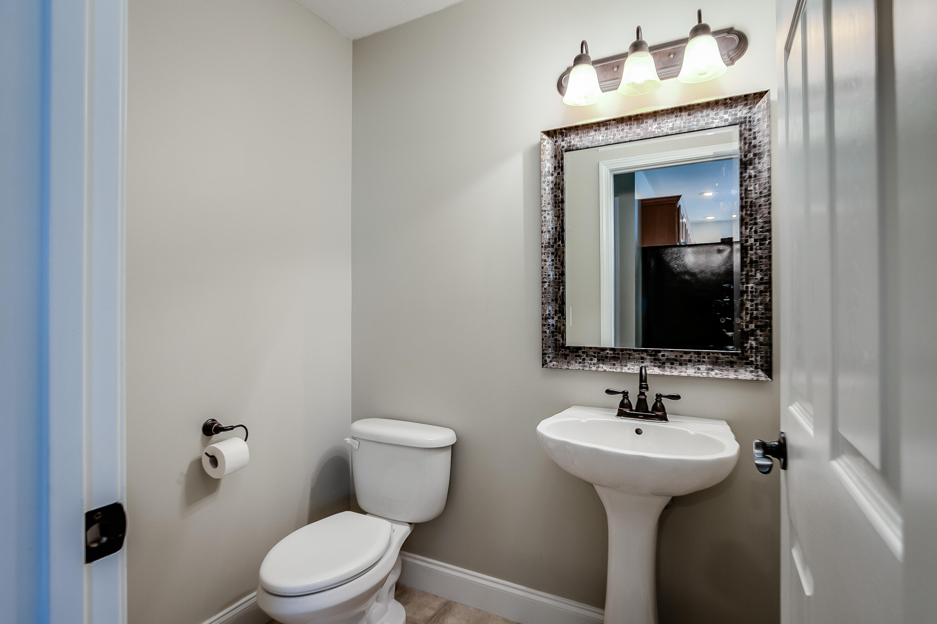 402 Kings Road Piney Flats, TN 37686 - Photo 11 of 21 Downstairs 1/2 bath