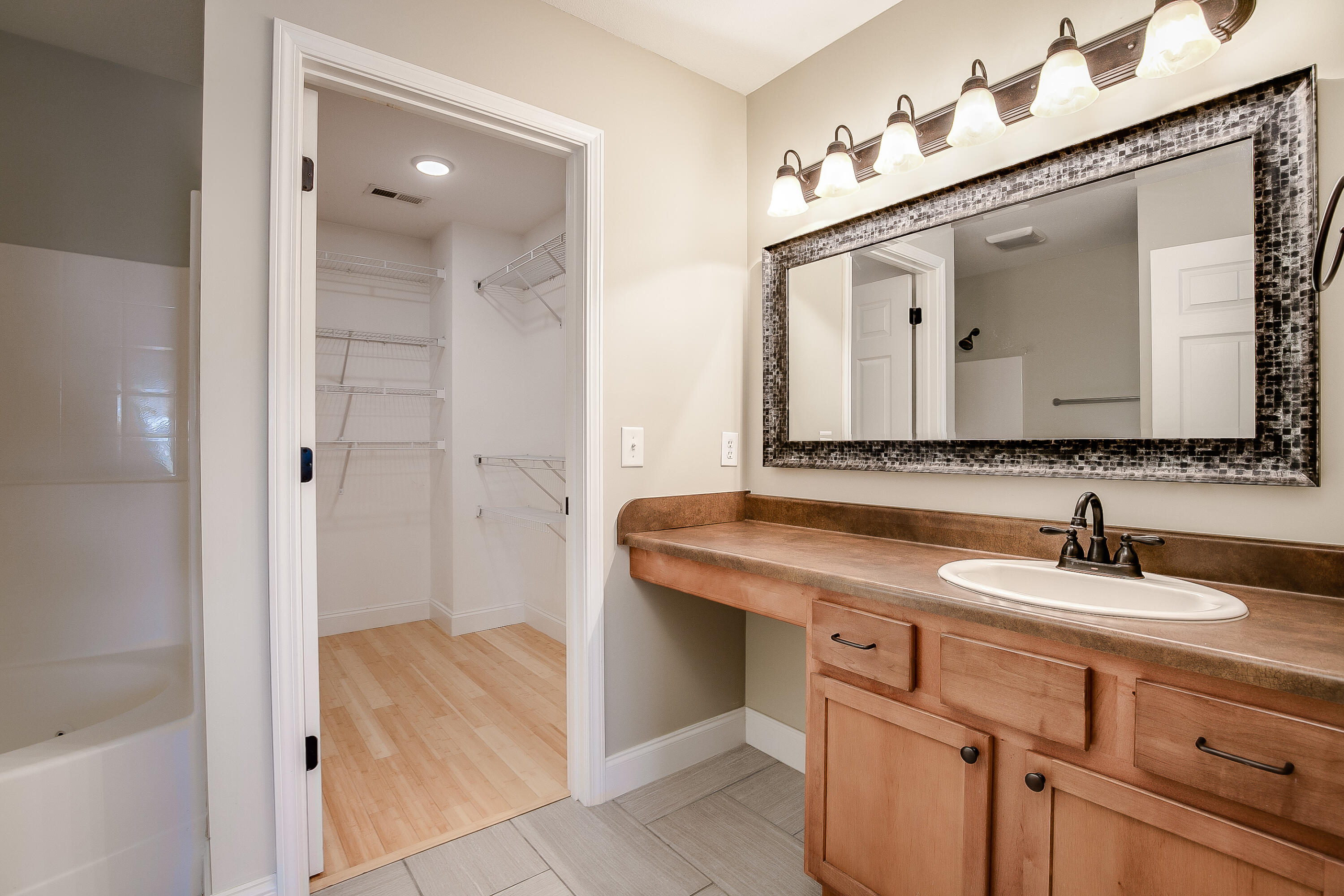 402 Kings Road Piney Flats, TN 37686 - Photo 14 of 21 Master bath