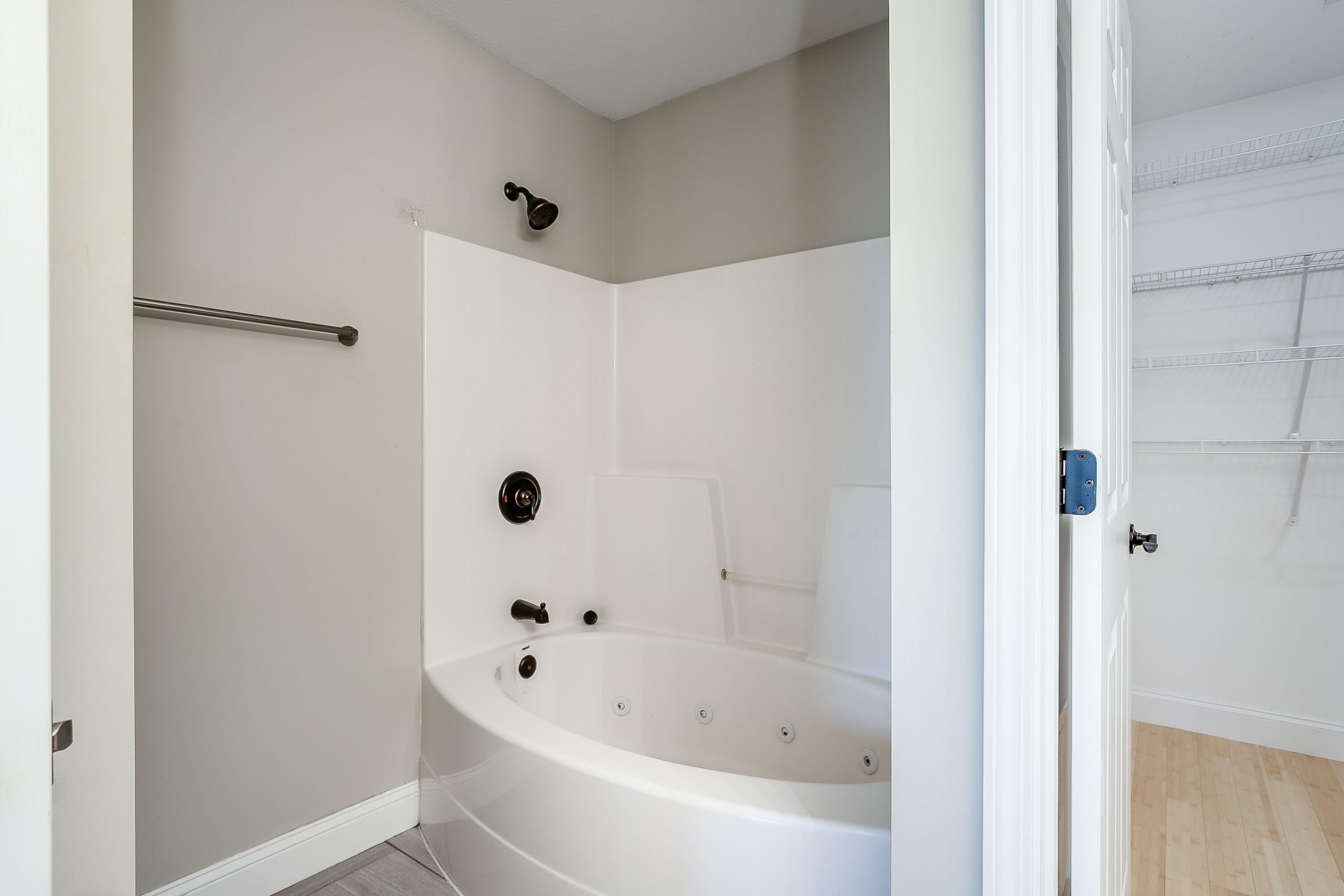 402 Kings Road Piney Flats, TN 37686 - Photo 15 of 21 Master bath