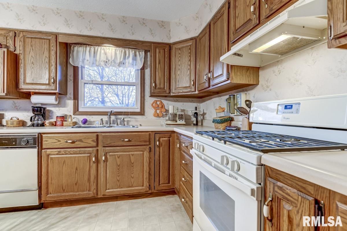 27555 Deep Rock Station Road Palmyra, IL 62674 - Photo 12 of 50