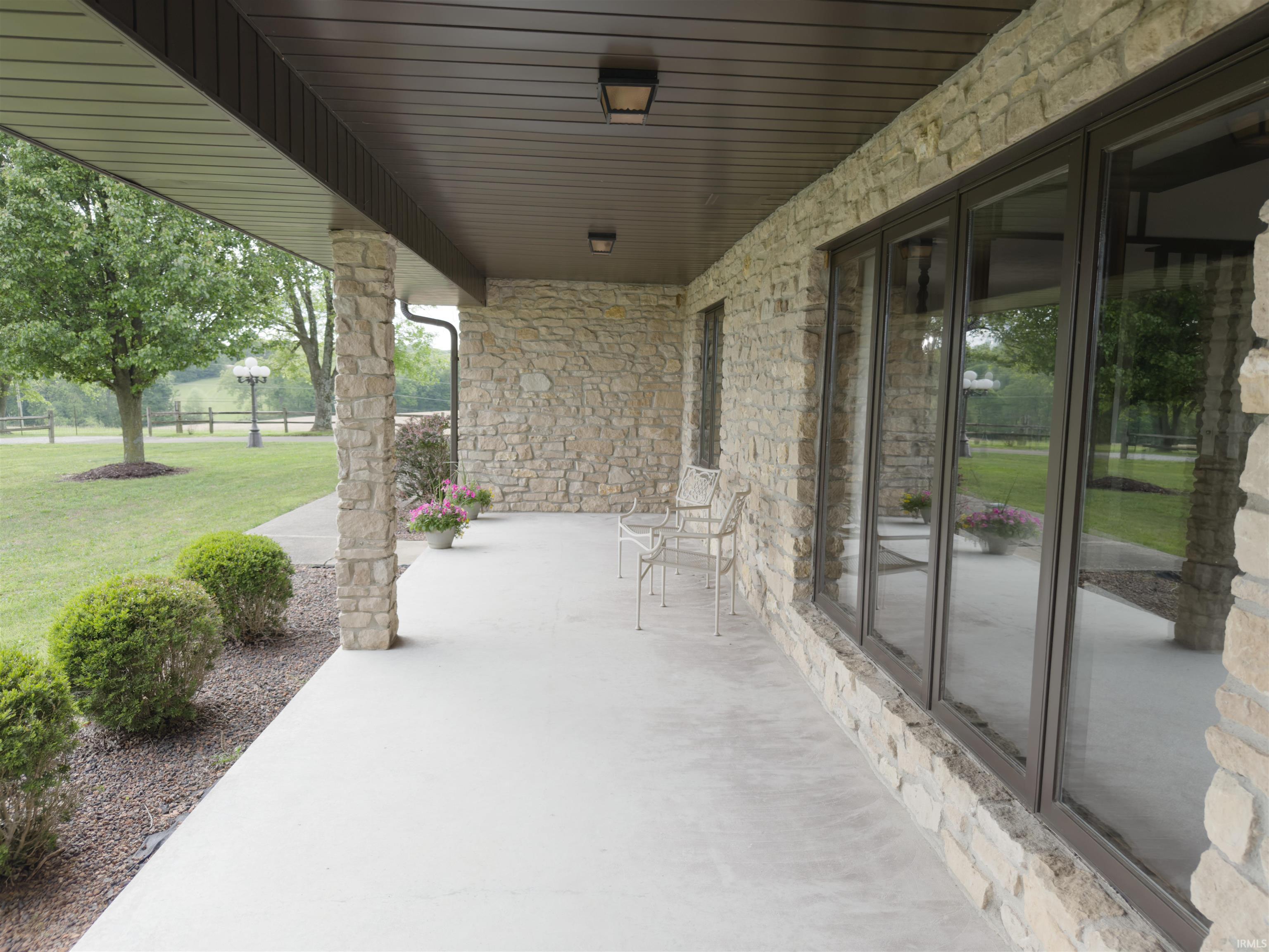 1300 Old Farm Road Bedford, IN 47421 - Photo 5 of 32