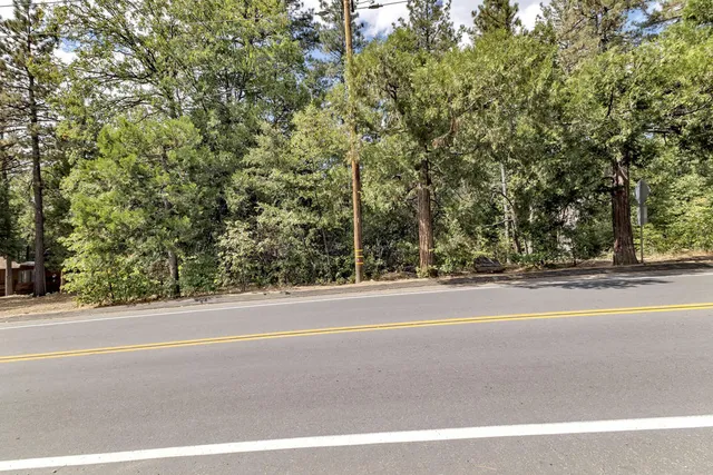 a view of a tennis court
