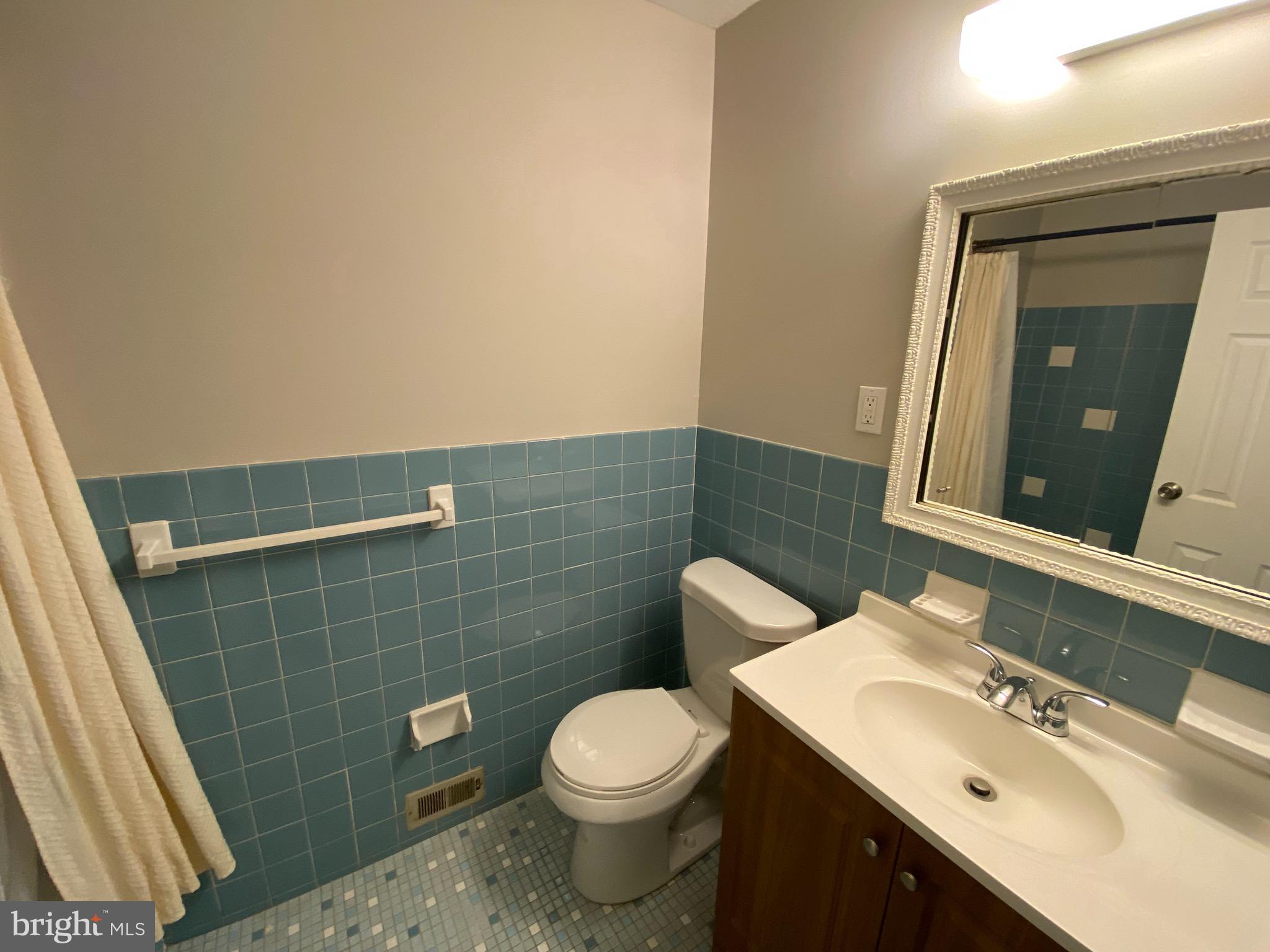 3984 Constance Road Philadelphia, PA 19114 - Photo 26 of 29 Hall bath
