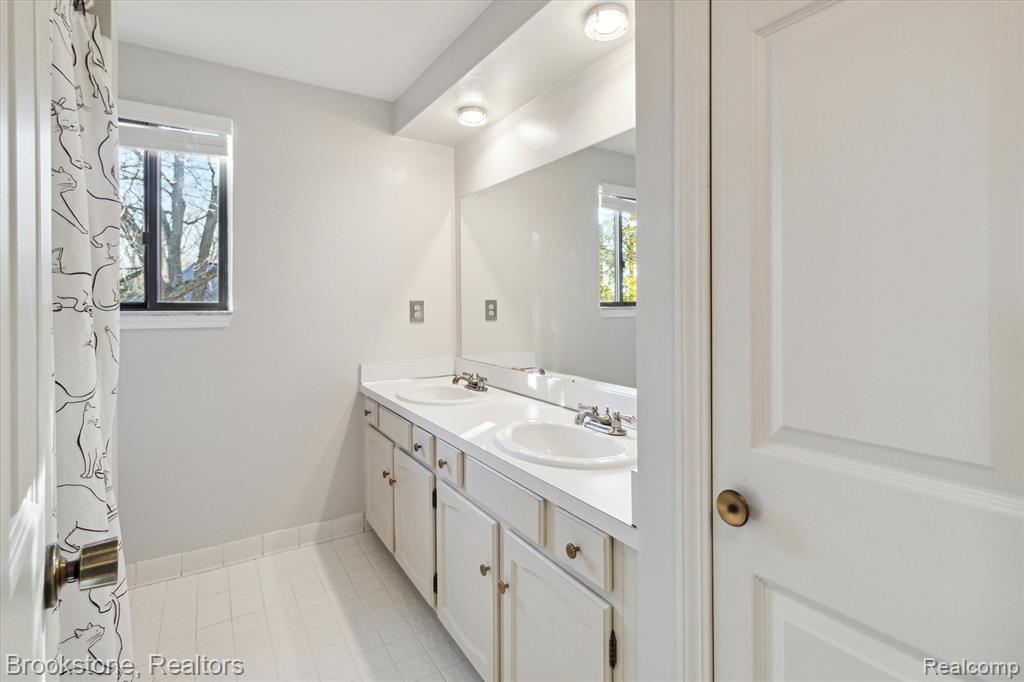 1009 Valley Stream Drive Rochester Hills, MI 48309 - Photo 26 of 38