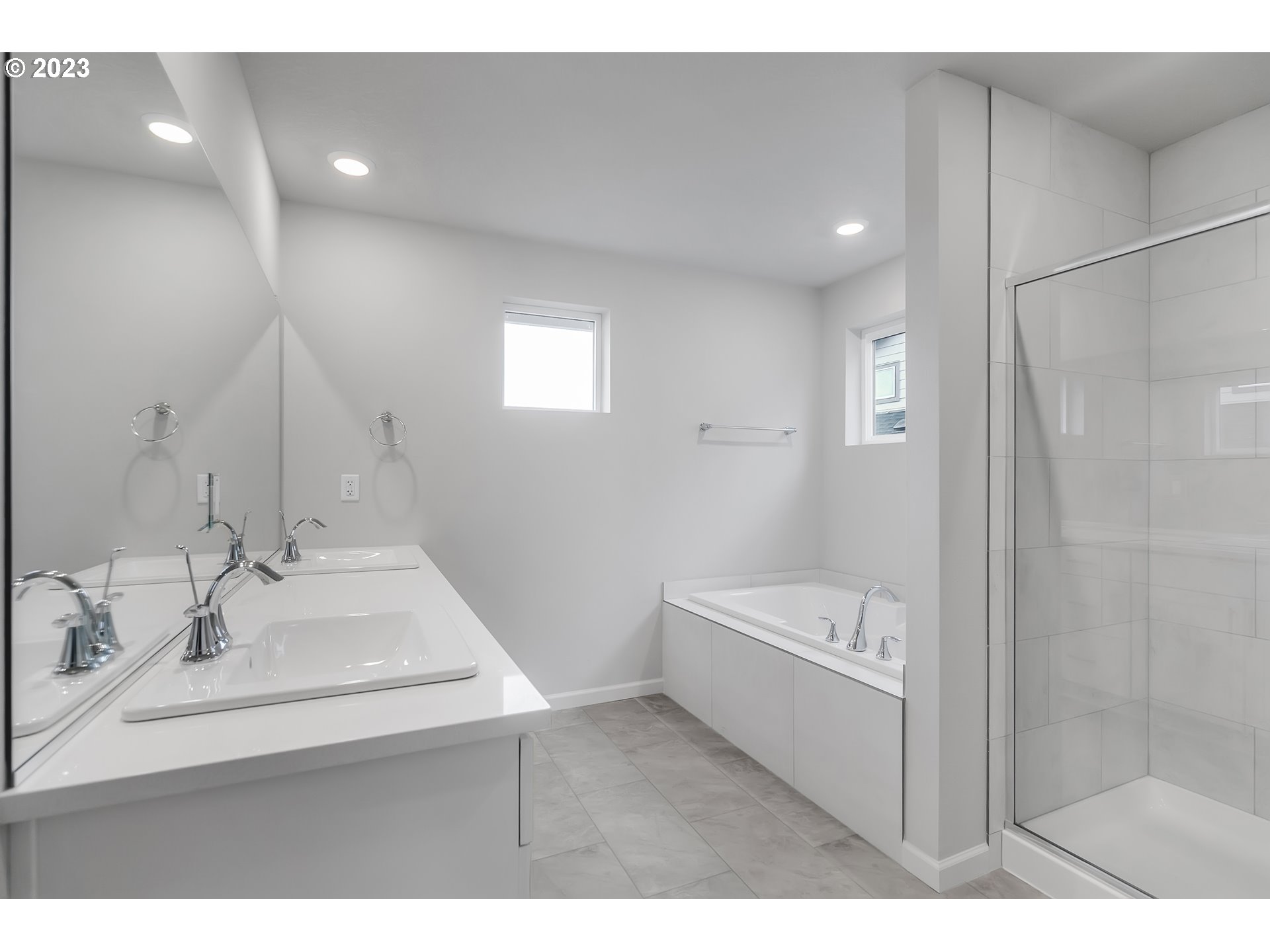 2632 South 8th Way Ridgefield, WA 98642 - Photo 21 of 28 a bathroom with a sink a tub and a mirror