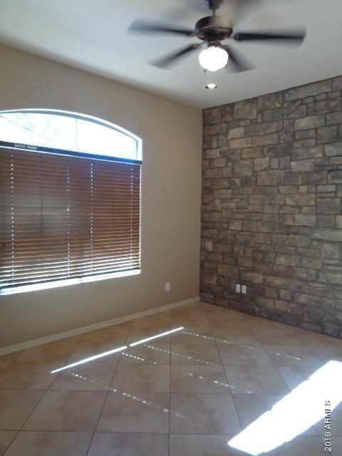 1528 East Apollo Road Phoenix, AZ 85042 - Photo 3 of 32 DSC07791