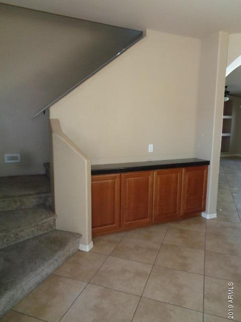 1528 East Apollo Road Phoenix, AZ 85042 - Photo 4 of 32 DSC07792