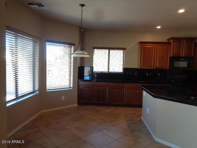 1528 East Apollo Road Phoenix, AZ 85042 - Photo 9 of 32 DSC07797