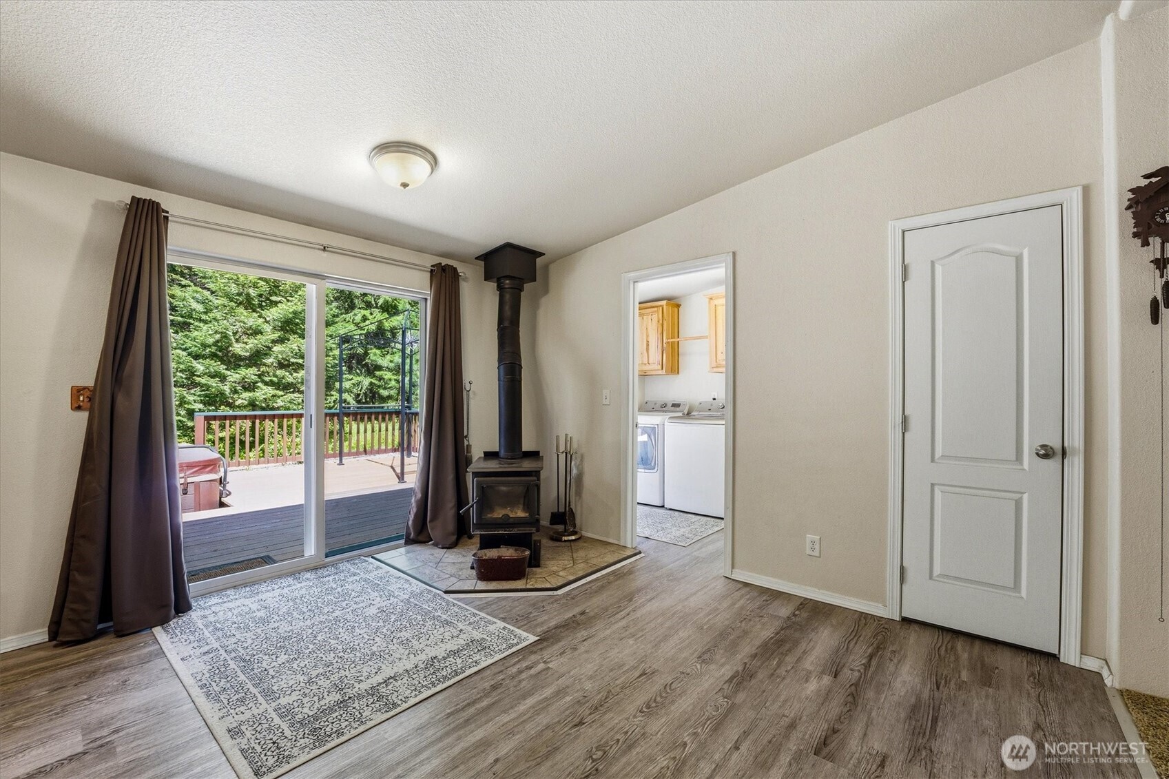1142 Driskill Road Newport, WA 99156 - Photo 24 of 40 wooden floor in an empty room with a window