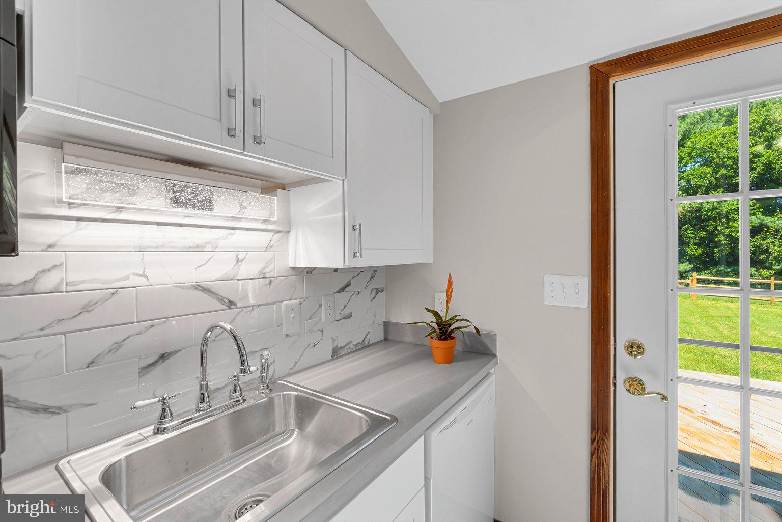 2452 Conowingo Road Bel Air, MD 21015 - Photo 9 of 28 Undercabinet lighting