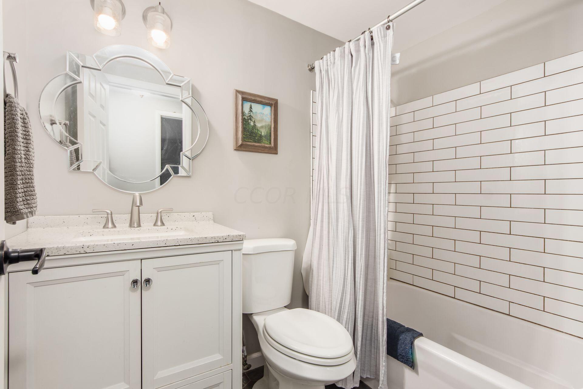 4539 Hartwell Road Columbus, OH 43224 - Photo 26 of 34 Full Bath with Subway Tile!