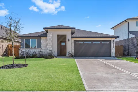 $350,000 | 13220 Lago Acero Lane, Texas City, TX 77568