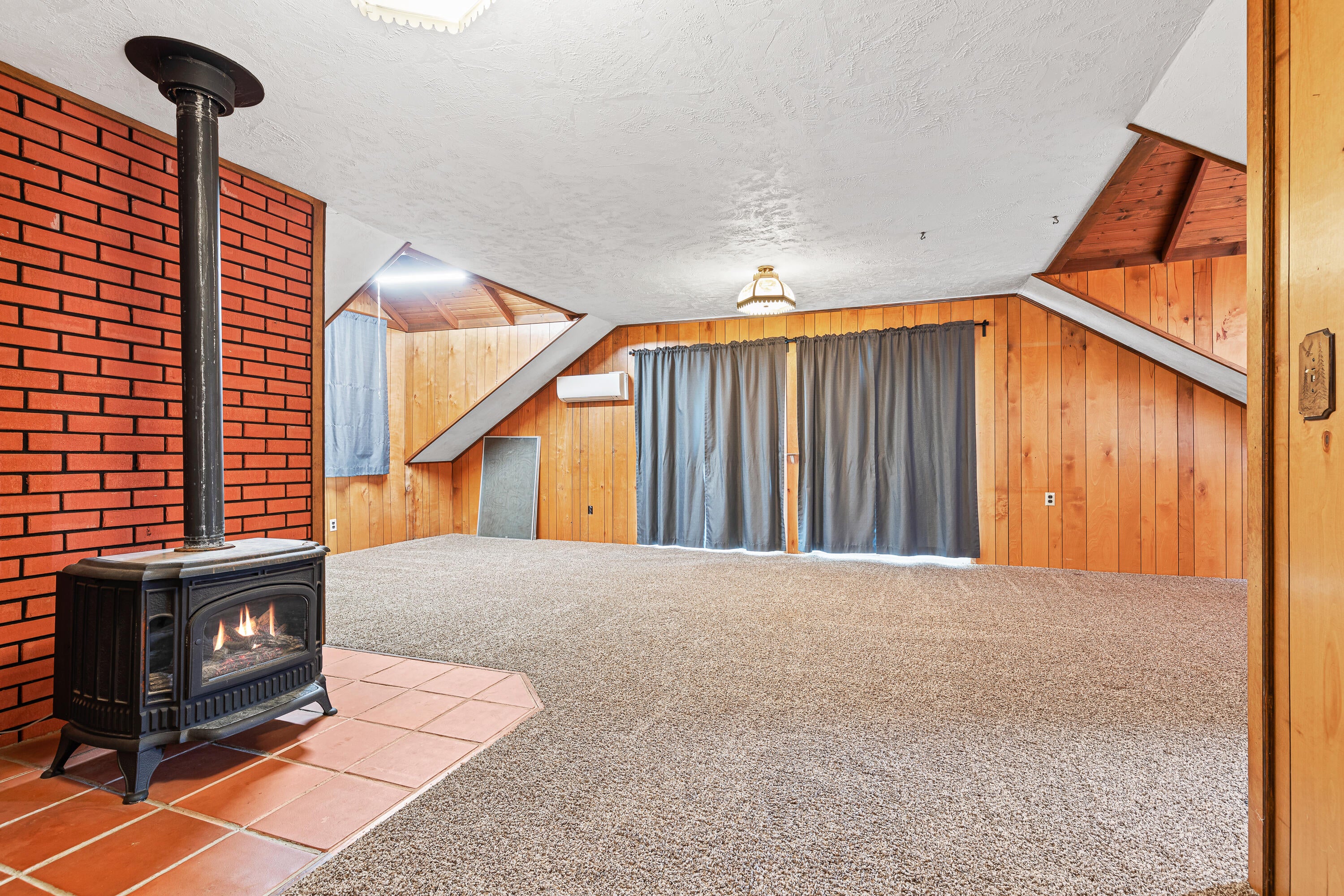 6380 Tunnel Loop Road Grants Pass, OR 97526 - Photo 82 of 83 Farmhouse Upstairs