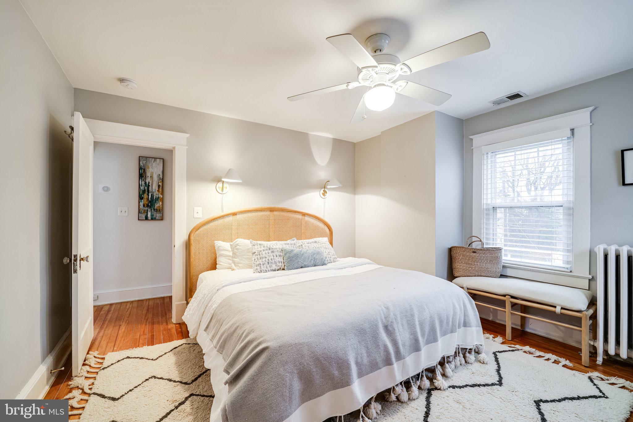802 Russell Road Alexandria, VA 22301 - Photo 14 of 28 Large primary fits a King bed