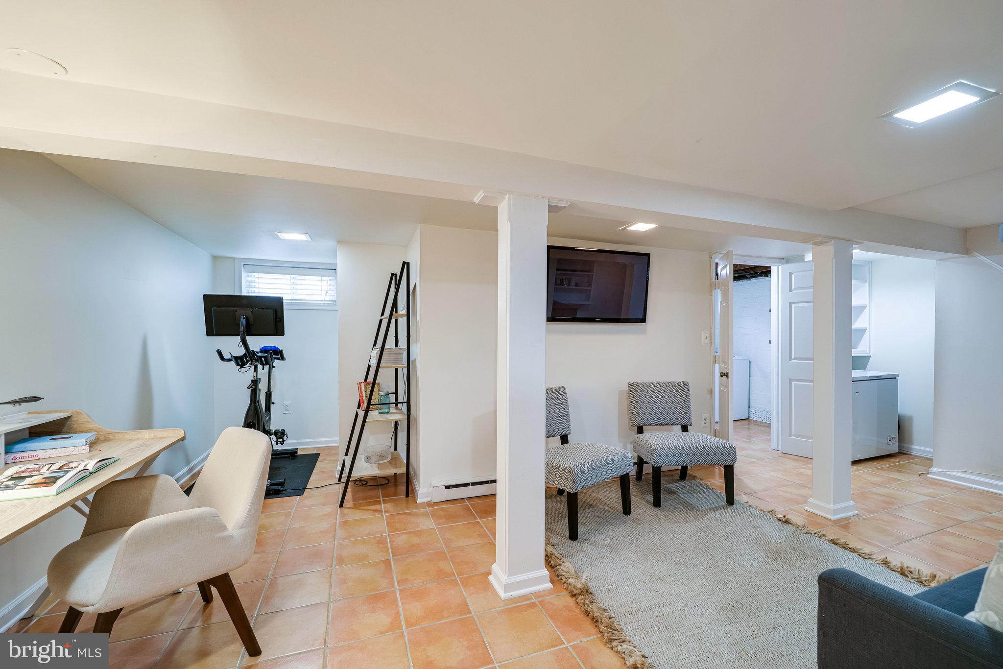 802 Russell Road Alexandria, VA 22301 - Photo 23 of 28 Flexibility functionality