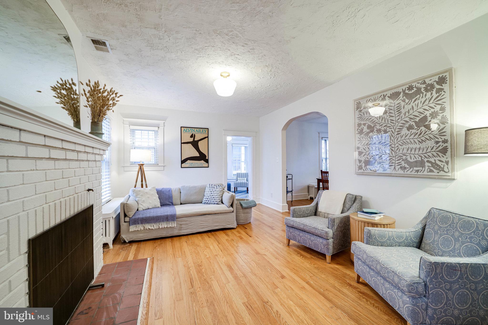 802 Russell Road Alexandria, VA 22301 - Photo 6 of 28 Refinished hardwood floors on main and upper level
