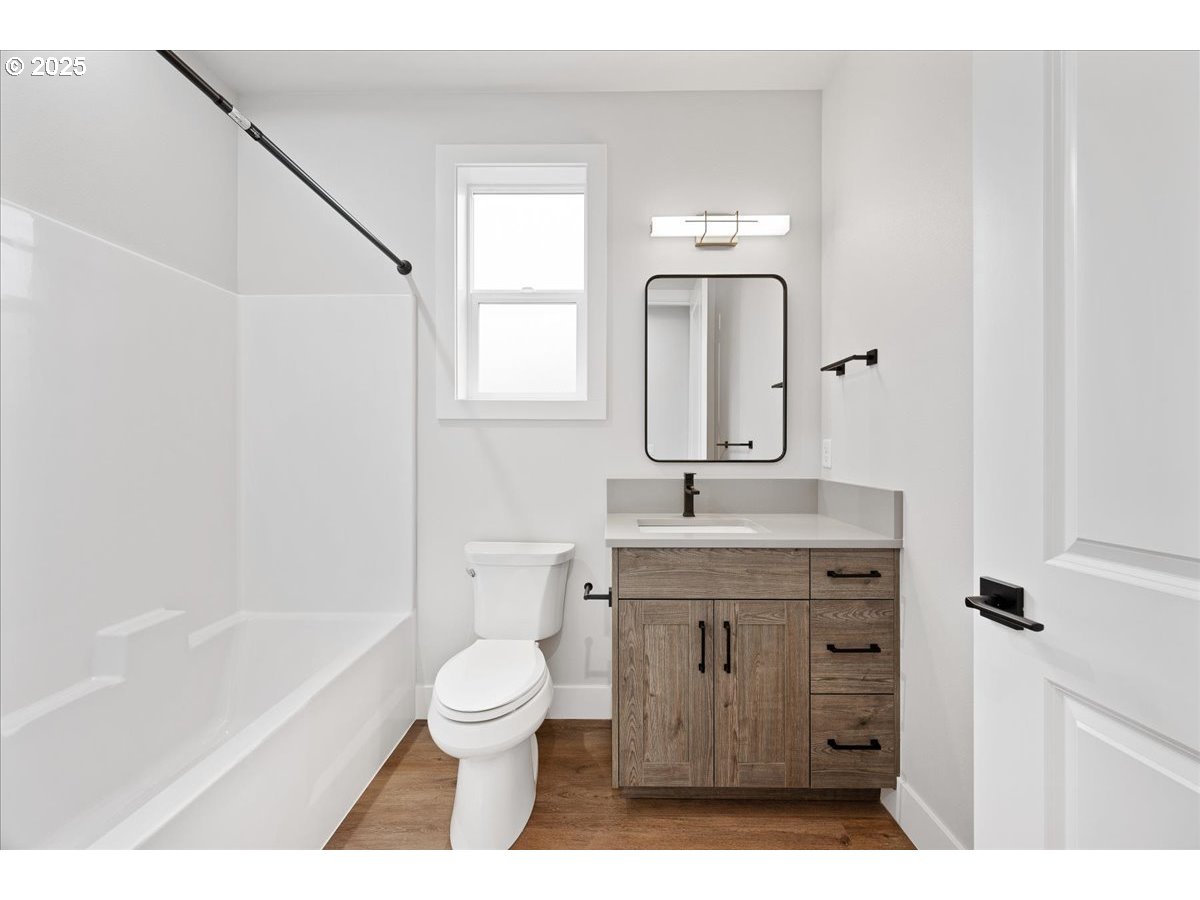 3517 North 11th Circle Ridgefield, WA 98642 - Photo 27 of 44 a bathroom with a toilet a sink and a bathtub