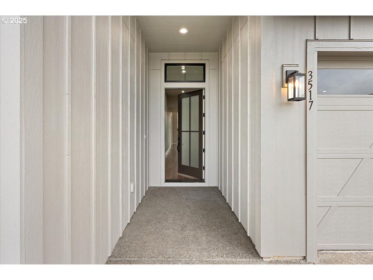 3517 North 11th Circle Ridgefield, WA 98642 - Photo 3 of 44 a view of a hallway with windows